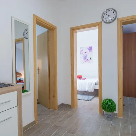 Hébergement de vacances In With Terrace Vir