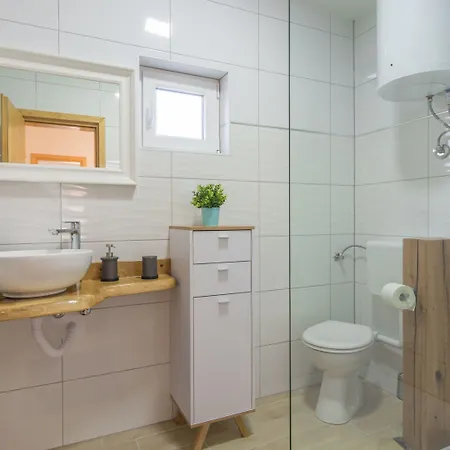 Hébergement de vacances In With Terrace Vir