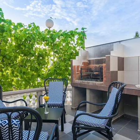 Hébergement de vacances In With Terrace