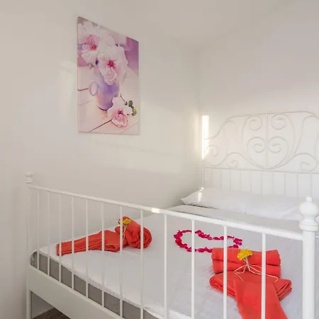Hébergement de vacances In With Terrace Vir