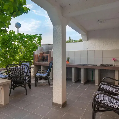 Spacious In With Terrace * Vir