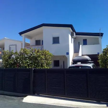 Spacious In With Terrace * Vir