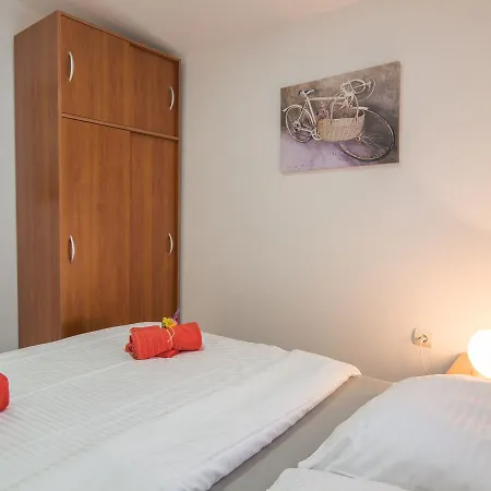 Spacious In With Terrace